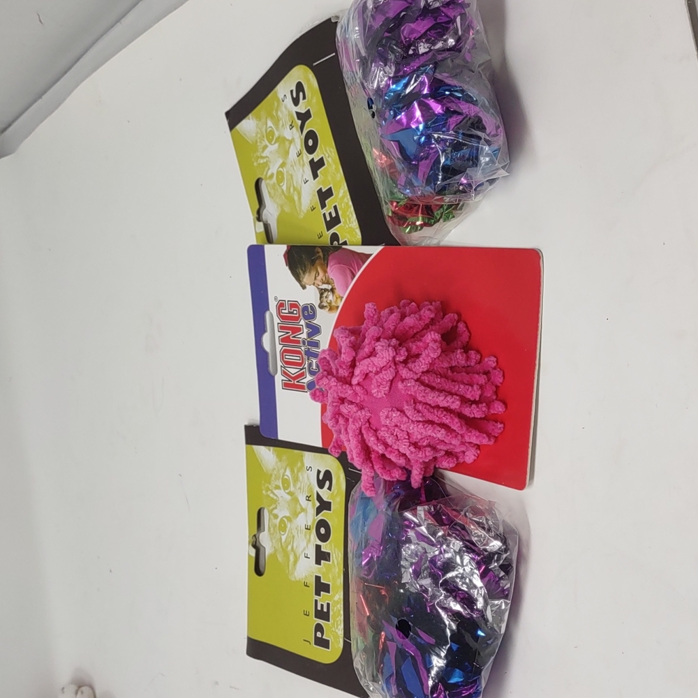 New Cat Toys Jeffers Mylar Crackle Balls & Kong Active Ball